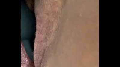 Latina amateur se corre con vibrador